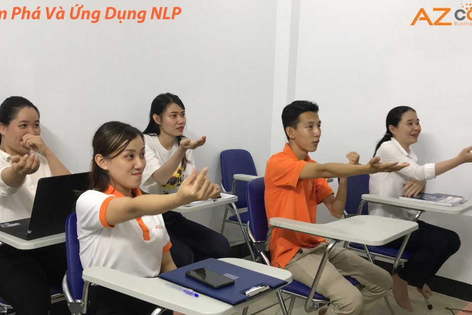 lớp học khám phá và ứng dụng NLP của AZ COACH